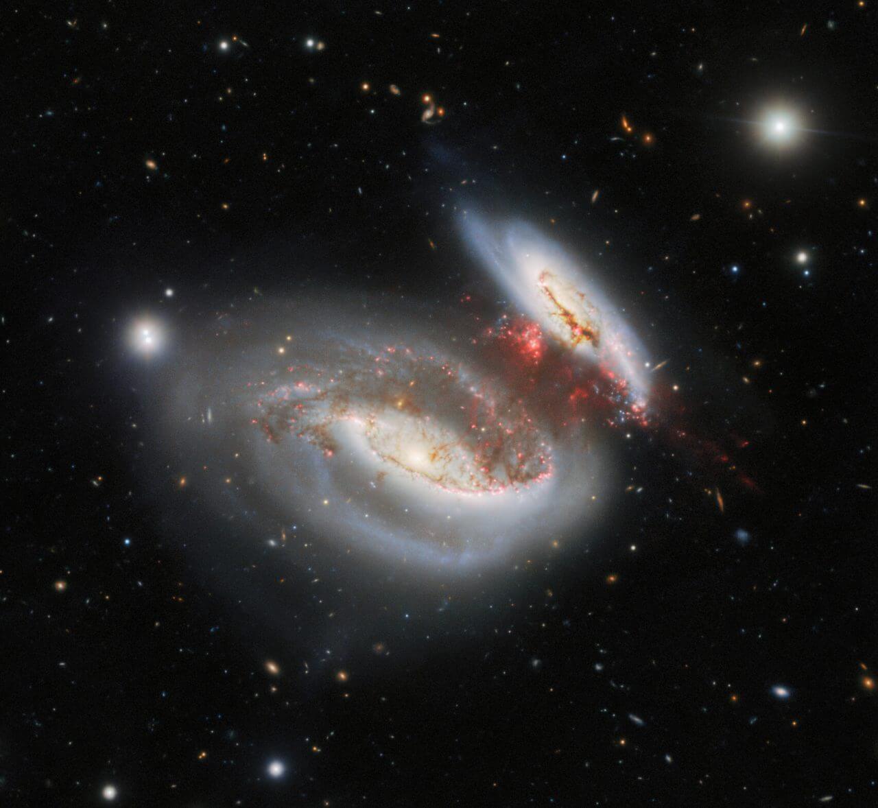 正面衝突した2つの銀河「タフィー銀河」（Taffy Galaxies）【今日の宇宙画像】 - sorae 宇宙へのポータルサイト