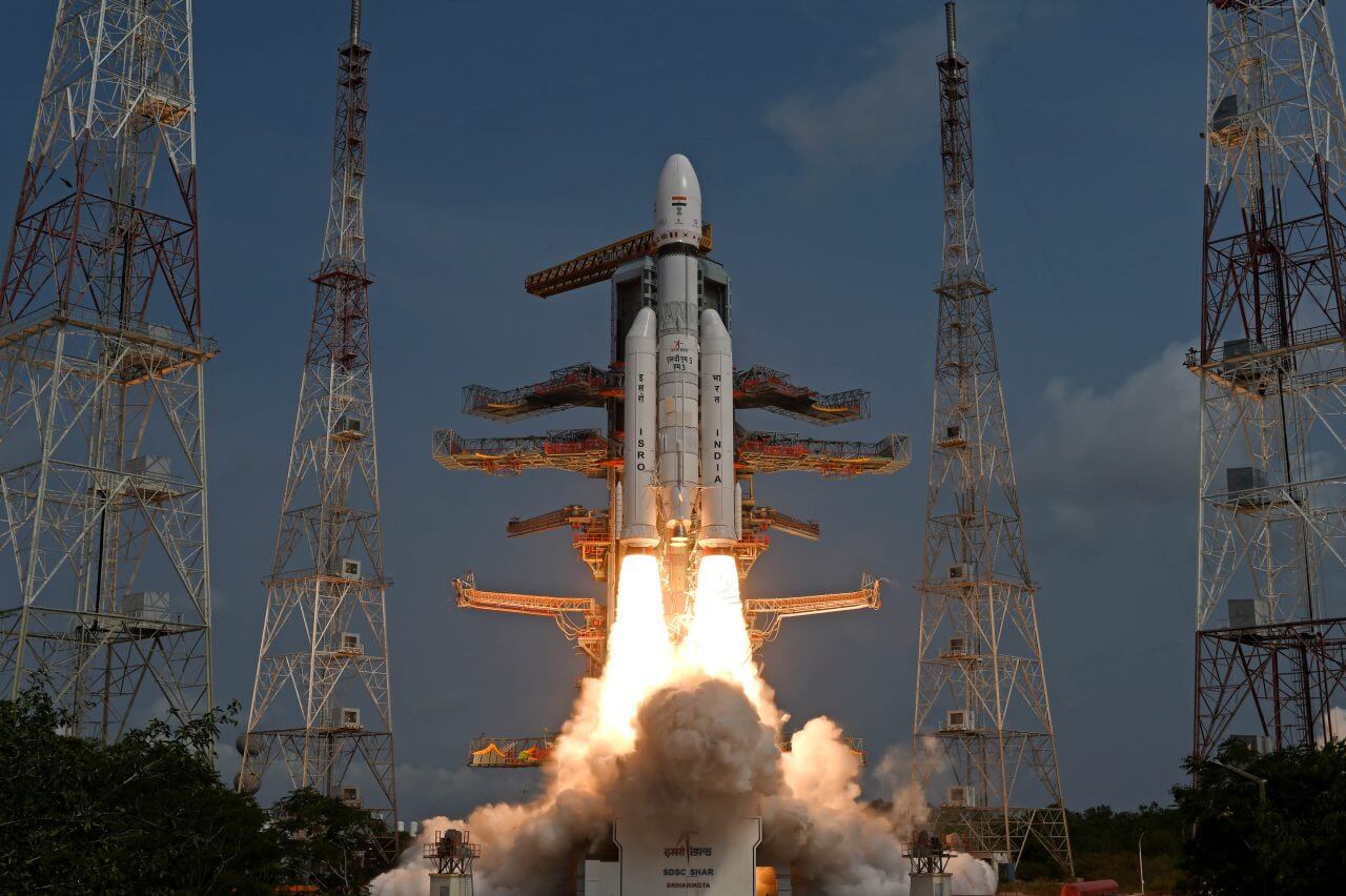 【▲ サティシュダワン宇宙センターから打ち上げられるGSLV MkIIIロケット（Credit: ISRO）】