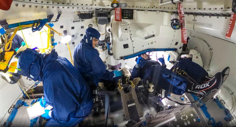 【▲ スターライナーの船内で行われたクルー機器インターフェース試験の様子。2023年3月21日撮影（Credit: Boeing）】