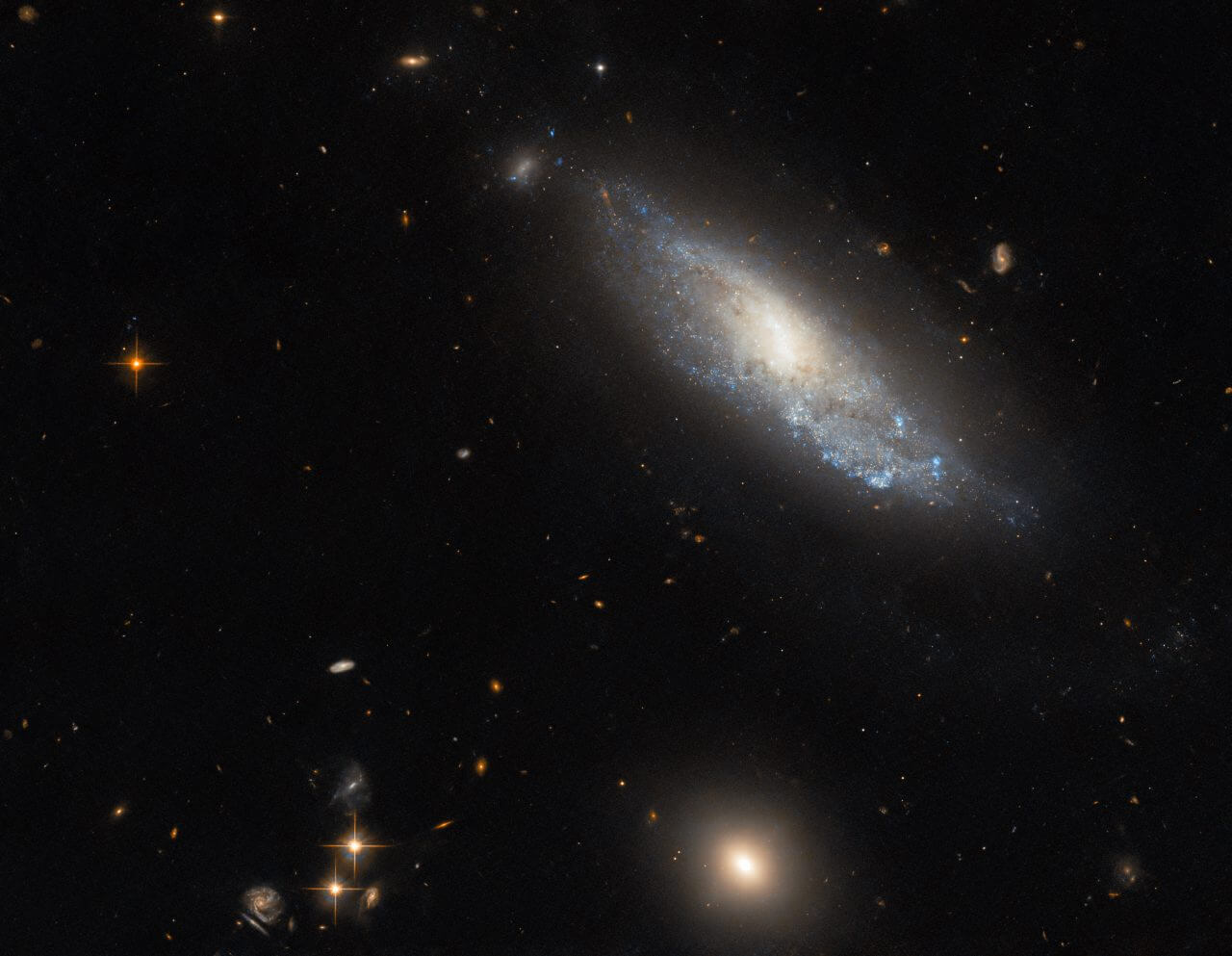 【▲ ハッブル宇宙望遠鏡で撮影された渦巻銀河「NGC 298」（Credit: ESA/Hubble & NASA, C. Kilpatrick）】