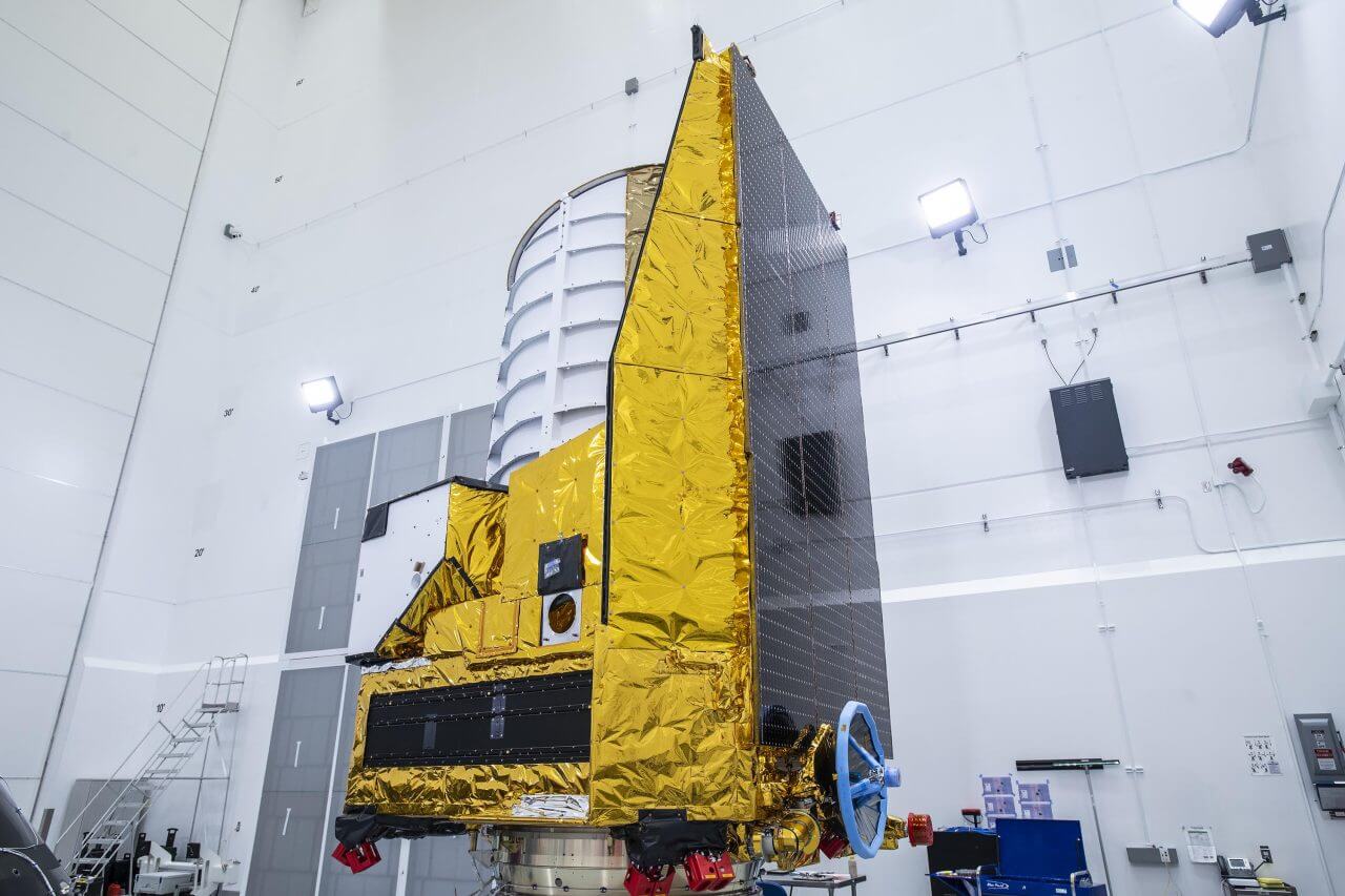 【▲ ファルコン9ロケットに搭載するためのアダプターが取り付けられた欧州宇宙機関（ESA）のEuclid（ユークリッド）宇宙望遠鏡（Credit: SpaceX）】