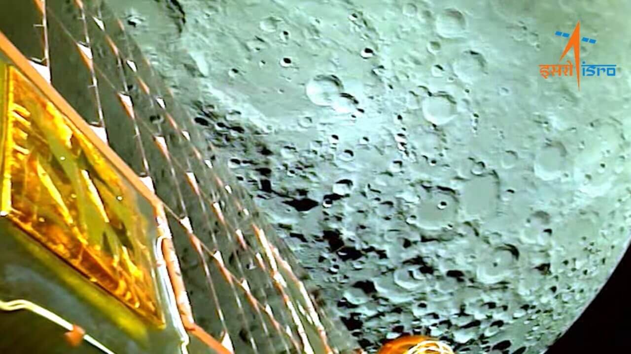 【▲ 2023年8月5日にチャンドラヤーン3号の探査機から撮影された月面の様子。ISROが公開した動画から引用（Credit: ISRO）】