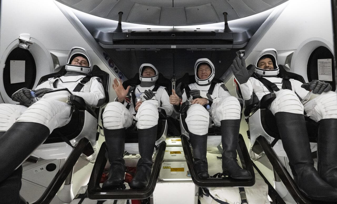 【▲ 帰還したCrew-6ミッションのクルー。左から：フェジャーエフ宇宙飛行士、ホバーグ宇宙飛行士、ボーエン宇宙飛行士、アル・ネヤディ宇宙飛行士（Credit: NASA/Joel Kowsky）】
