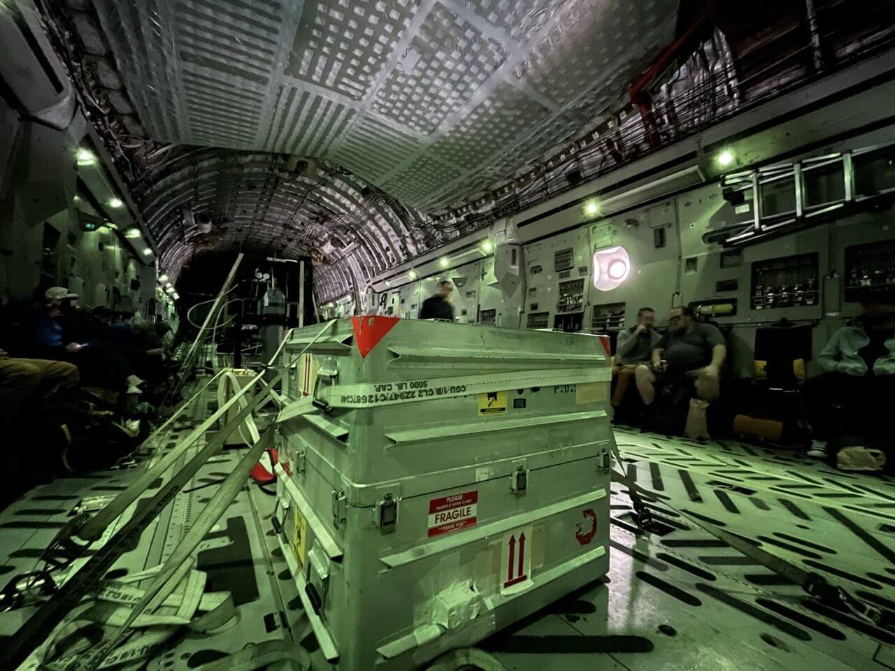 【▲ C-17輸送機で空輸される輸送コンテナ。Bennuのサンプルを収めた容器、分解された回収カプセル、カプセルの着陸地点で採取された環境サンプルが収められている（Credit: NASA/Molly Wasser）】