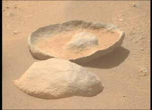 あの帽子っぽい形をした火星の岩　NASA火星探査車Perseveranceが撮影