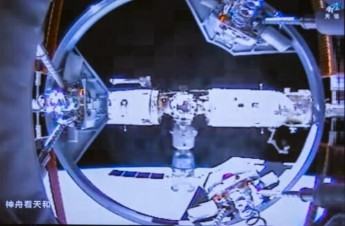 【▲ 中国宇宙ステーションに接近する神舟17号のカメラで撮影された画像 （Credit: CMS）】