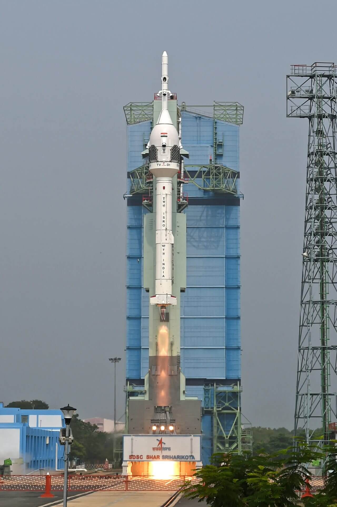 【▲ インドの新型有人宇宙船「Gaganyaan（ガガンヤーン）」の緊急脱出システム飛行試験のために打ち上げられた「TV-D1」ミッションの試験用ロケット（Credit: ISRO）】