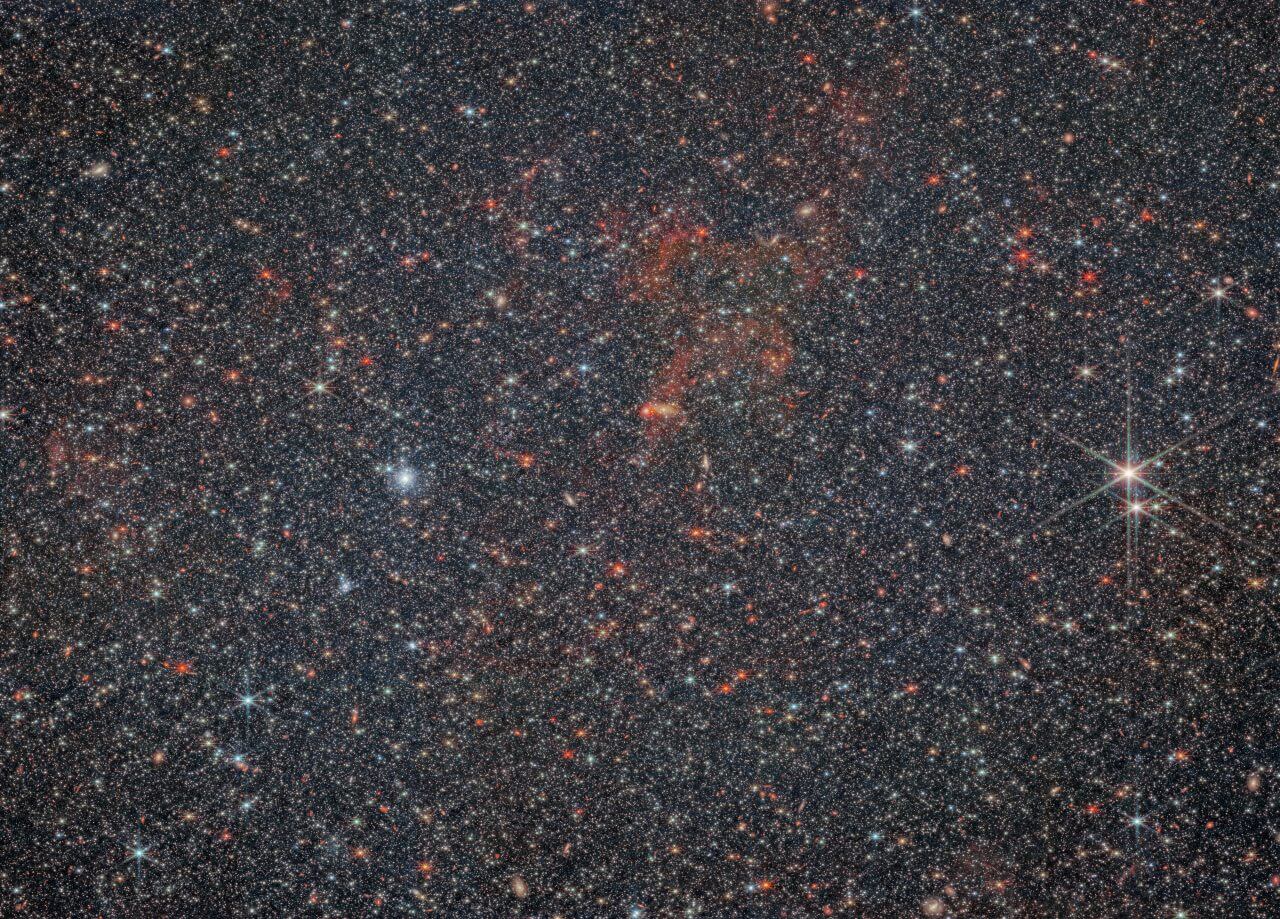 【▲ ジェイムズ・ウェッブ宇宙望遠鏡の近赤外線カメラ（NIRCam）で観測された矮小不規則銀河「NGC 6822」の中央付近（Credit: ESA/Webb, NASA & CSA, M. Meixner）】