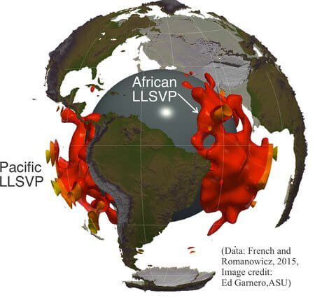 【▲図2: LLVPの分布図。LLVPは太平洋とアフリカ大陸の下側に、2つの塊に分かれて存在しています。 (Image Credit: Edward Garnero) 】