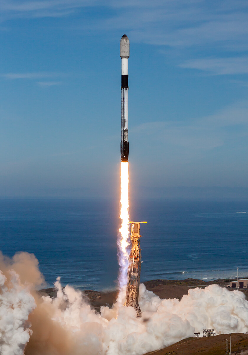 【▲ NinjaSatを含む90のペイロードを搭載して打ち上げられた「Transporter-9」ミッションのファルコン9ロケット（Credit: SpaceX）】