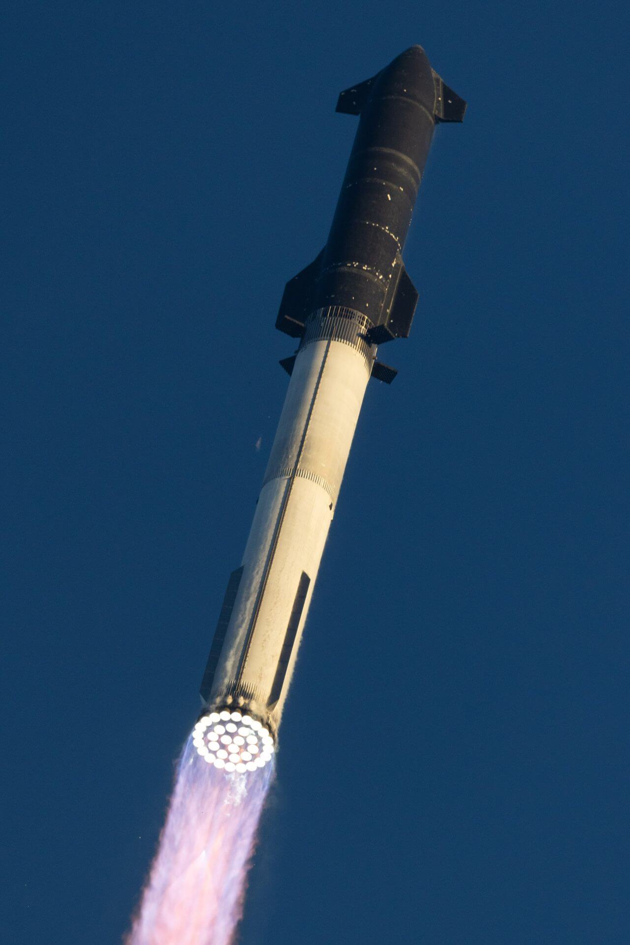 【▲ 第2回飛行試験で上昇する新型ロケット「Starship（スターシップ）」（Credit: SpaceX）】
