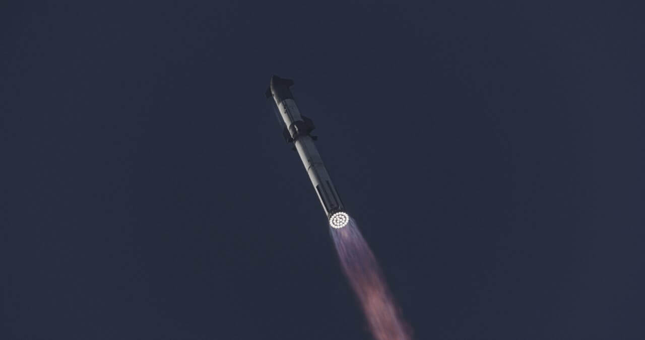【▲ 第2回飛行試験で上昇する新型ロケット「Starship（スターシップ）」（Credit: SpaceX）】