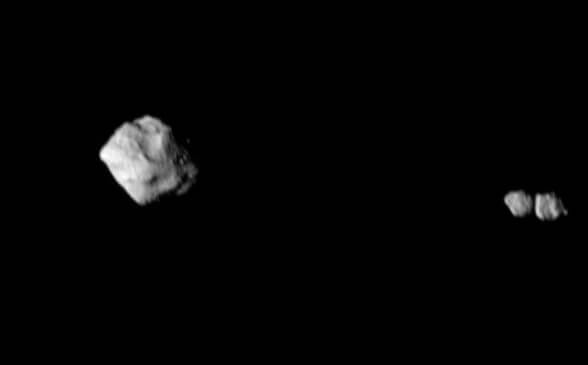 【▲ 小惑星Dinkinesh（ディンキネシュ）とその衛星。アメリカ航空宇宙局（NASA）の小惑星探査機Lucy（ルーシー）の望遠カメラ「L’LORRI」で2023年11月2日2時頃に撮影されたもの（Credit: NASA/Goddard/SwRI/Johns Hopkins APL）】