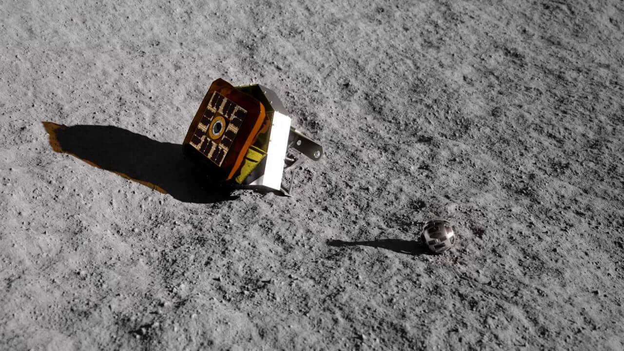 【▲ 月面に到達した小型ローバー「LEV-1」（左）と「LEV-2」（愛称SORA-Q、右）の想像図（Credit: JAXA）】