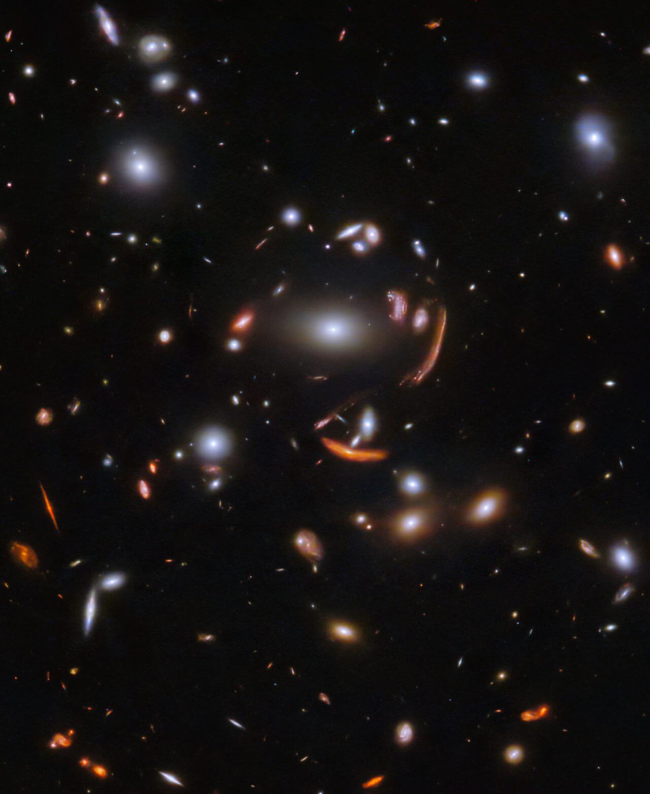 【▲ ジェイムズ・ウェッブ宇宙望遠鏡の近赤外線カメラ（NIRCam）で観測された銀河団「SDSS J1226+2152」（Credit: ESA/Webb, NASA & CSA, J. Rigby and the JWST TEMPLATES team）】
