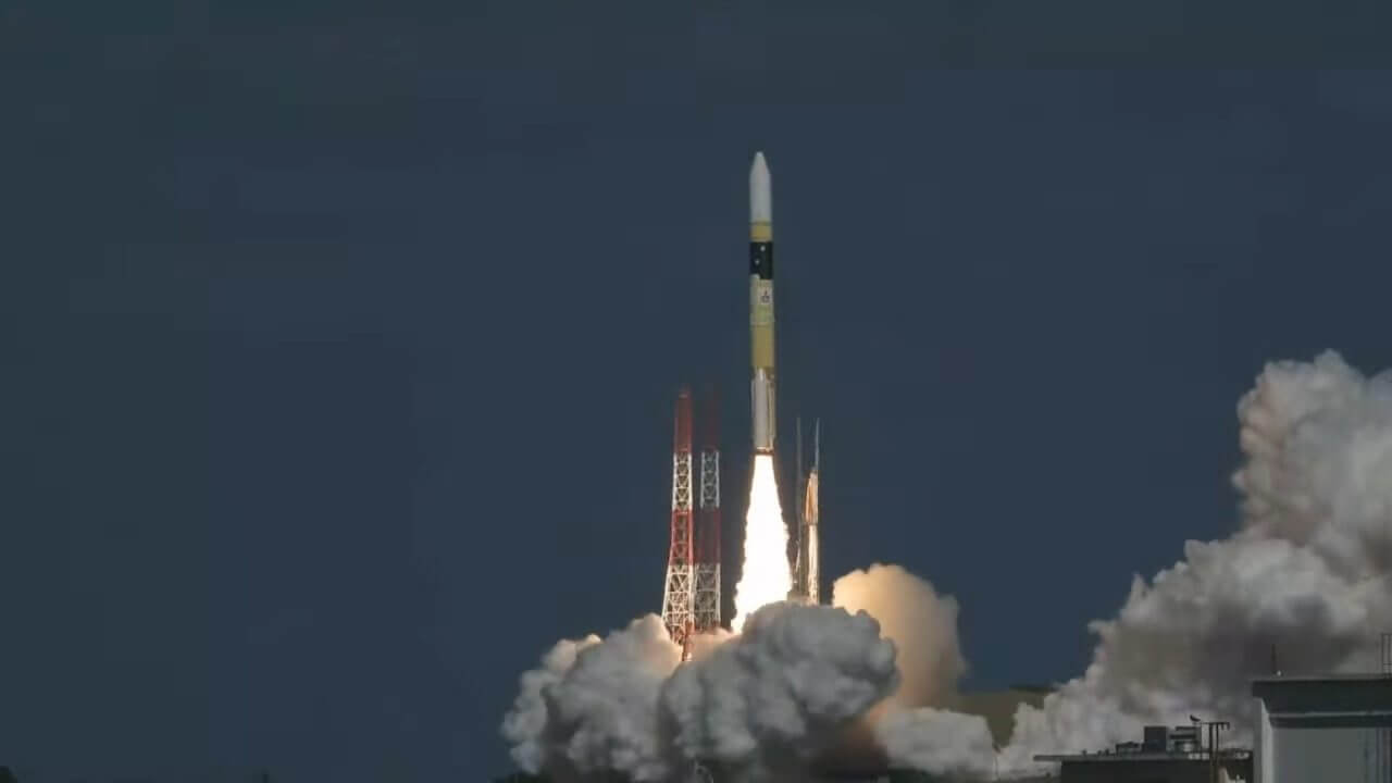 【▲ 情報収集衛星「光学8号機」を搭載して打ち上げられたH-IIAロケット48号機。NVSのライブ配信から（Credit: NVS）】