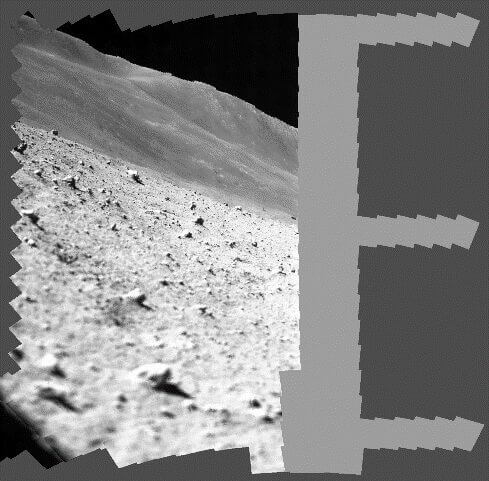 【▲ SLIMのマルチバンド分光カメラ（MBC）による月面スキャン撮像で取得された画像をモザイク合成したもの。画像右側の灰色の部分は途中でスキャン運用を切り上げたためにデータがない部分。本来は画像の右側が上方向になるはずだったという（Credit: JAXA、立命館大学、会津大学）】
