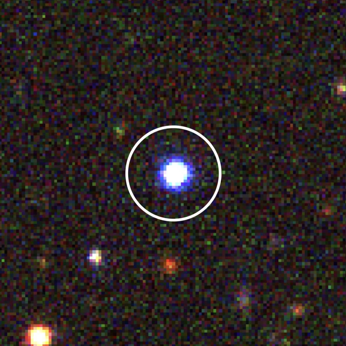 【▲図1: すばる望遠鏡で撮影されたブルドッグ。観測された3つの波長に疑似カラーを重ねたものですが、他の天体と比べて青色であることが分かります。 (Image Credit: NAOJ / HSC Collaboration) 】