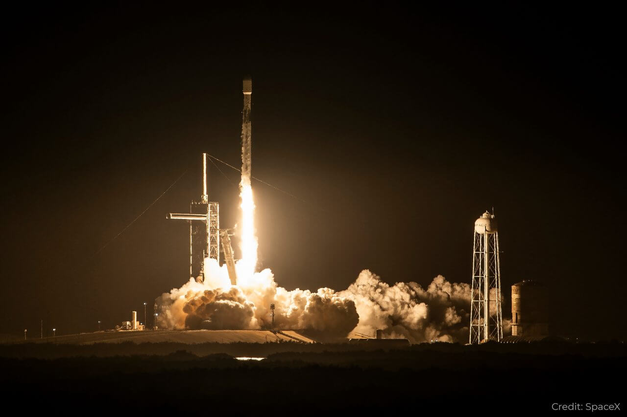 【▲ ケネディ宇宙センター39A射点から打ち上げられた、月着陸船「Nova-C」を搭載したファルコン9ロケット（Credit: SpaceX）】
