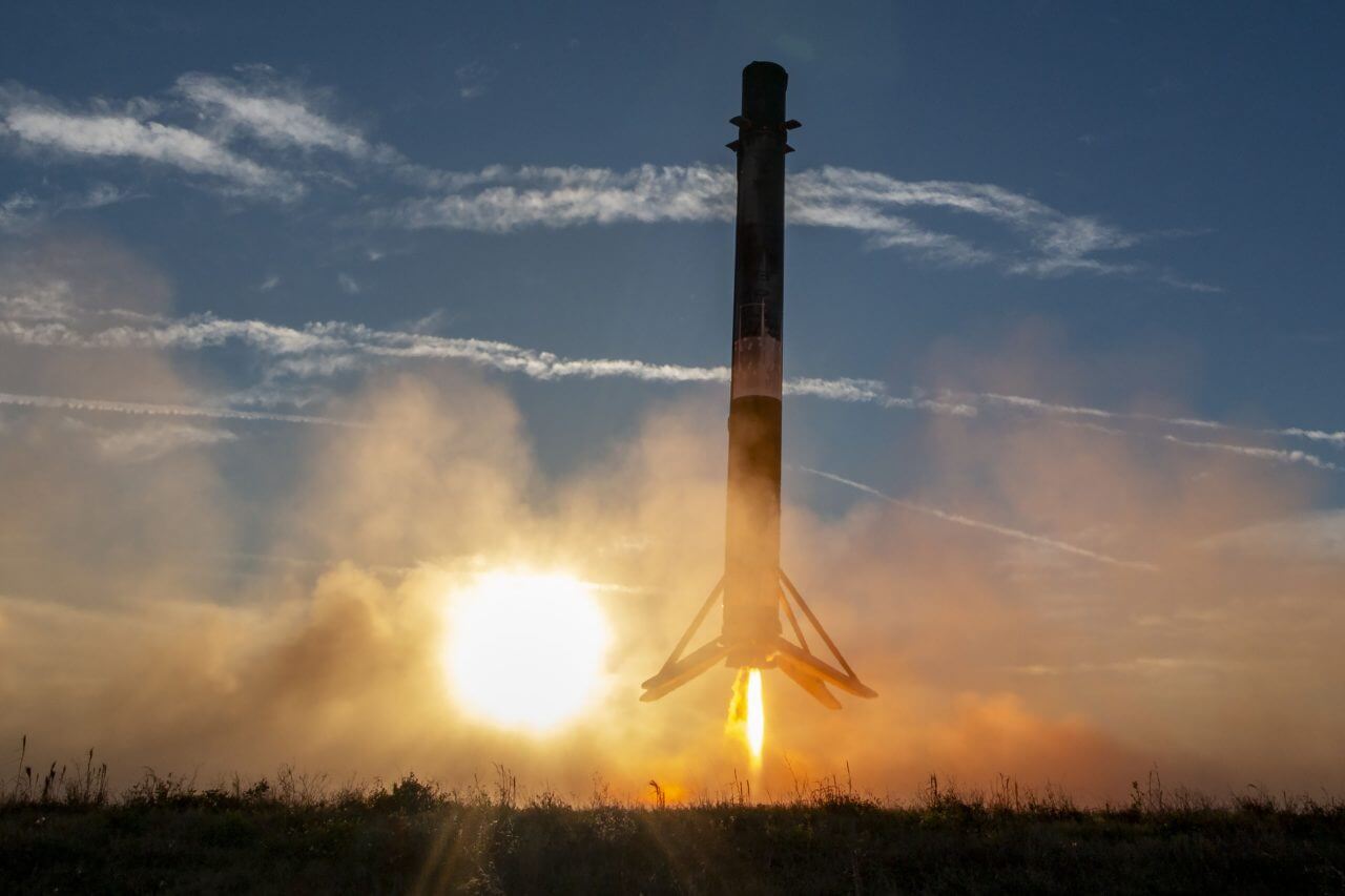 【▲ ケープカナベラル宇宙軍基地内の着陸エリアへ帰還したファルコン9の第1段機体（Credit: SpaceX）】