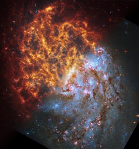 ウェッブとハッブル、2つの宇宙望遠鏡で観測した“くじら座”の銀河「NGC 1087」