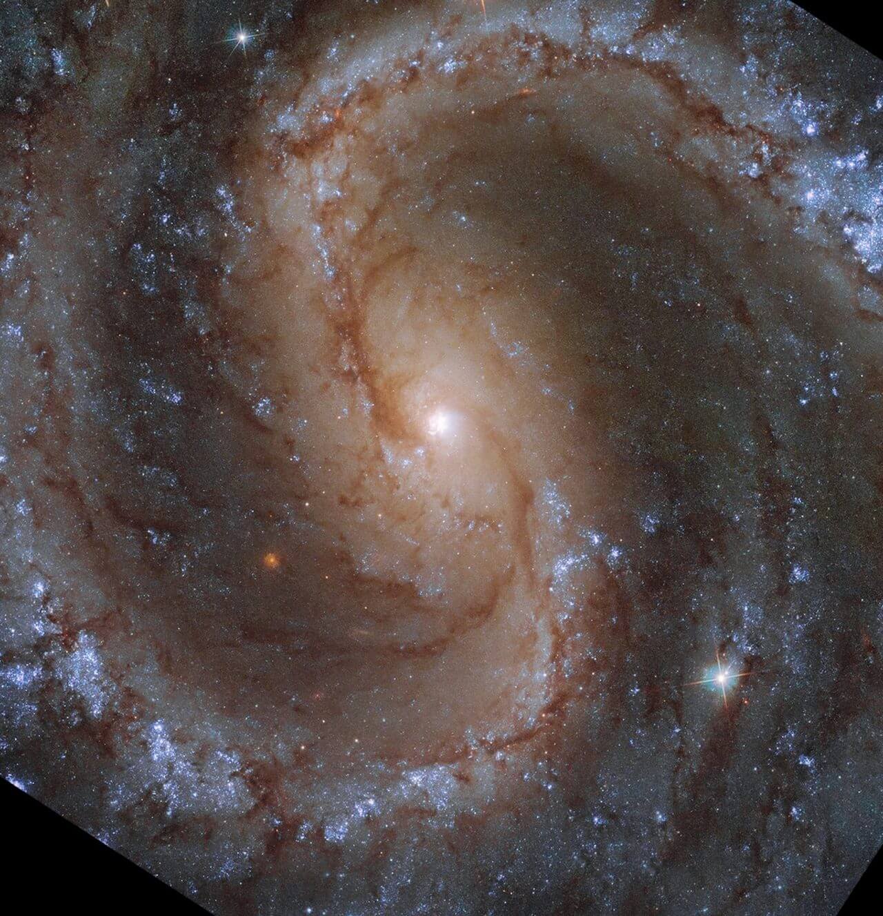 【▲ ハッブル宇宙望遠鏡の広視野カメラ3（WFC3）で観測された渦巻銀河「NGC 4535」（Credit: NASA, ESA, CSA, STScI, Janice Lee (STScI), Thomas Williams (Oxford), PHANGS Team）】
