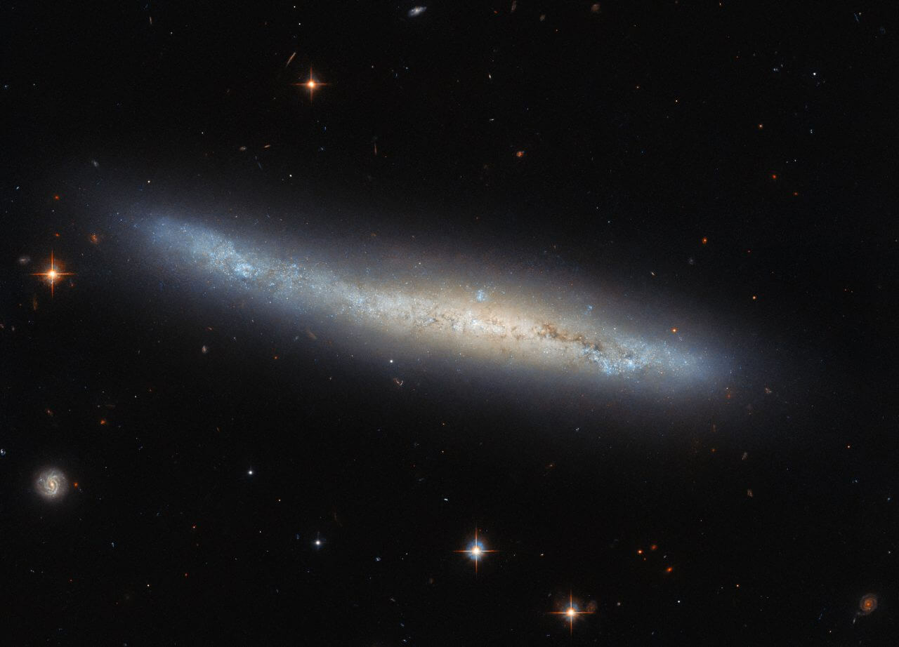【▲ ハッブル宇宙望遠鏡の「掃天観測用高性能カメラ（ACS）」で撮影された銀河「NGC 4423」（Credit: ESA/Hubble & NASA, M. Sun）】