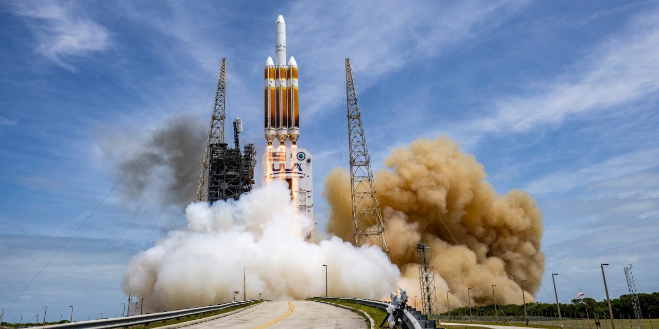 [▲ تم إطلاق Delta IV Heavy من مجمع إطلاق محطة كيب كانافيرال لقوة الفضاء 37 (الائتمان: ULA)]