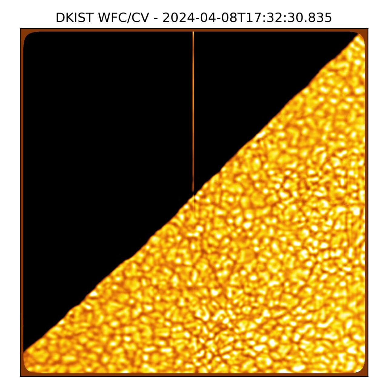 【▲ アメリカ国立太陽天文台（NSO）の「ダニエル・Ｋ・イノウエ太陽望遠鏡」で撮影された部分日食中の太陽表面と月の縁のクローズアップ（Credit: DKIST/NSO/NSF/AURA）】