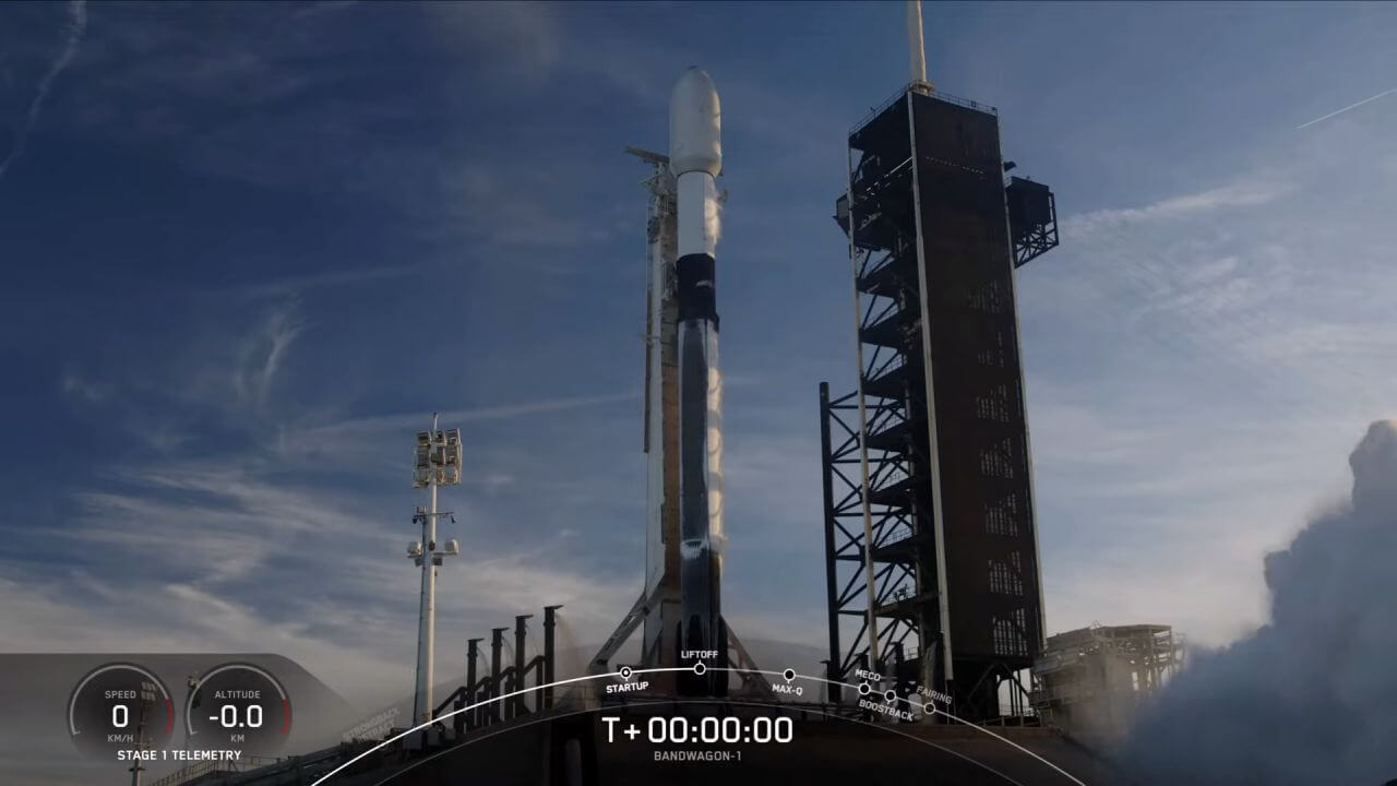 【▲ ライドシェアミッション「Bandwagon 1」のペイロードを打ち上げたスペースXの「ファルコン9」ロケット（Credit: SpaceX）】
