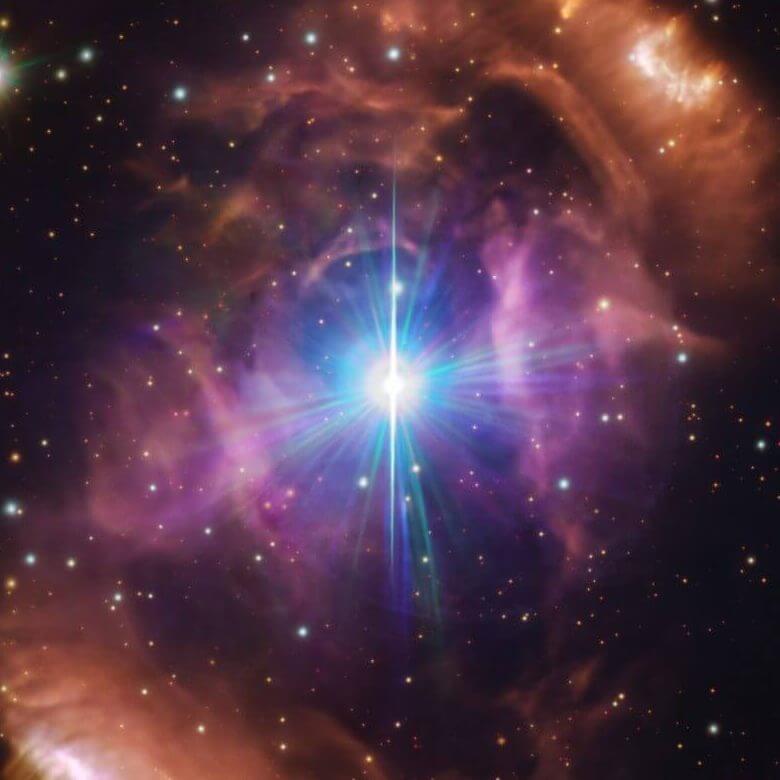 連星「HD 148937」と星雲「NGC 6164」「NGC 6165」【今日の宇宙画像】