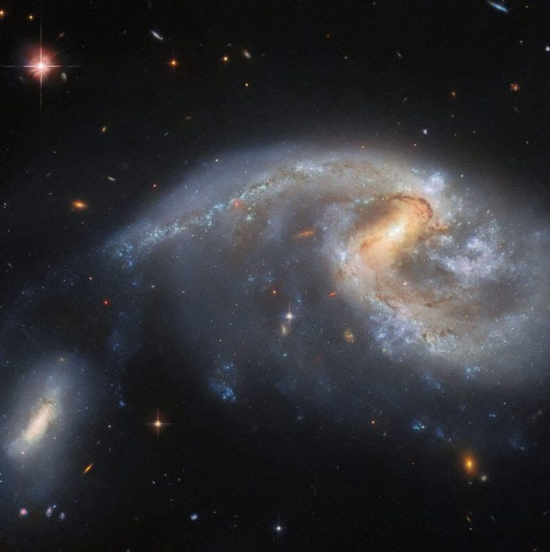 A distorted spiral galaxy and a pair of small galaxies “Arp 72” imaged by the Hubble Space Telescope. Space Portal website sorae