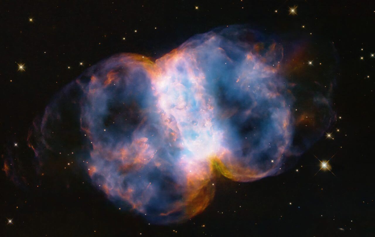 【▲ ハッブル宇宙望遠鏡の打ち上げ34周年記念画像として公開された惑星状星雲「Messier 76（M76）」（Credit: NASA, ESA, STScI, A. Pagan (STScI)）】
