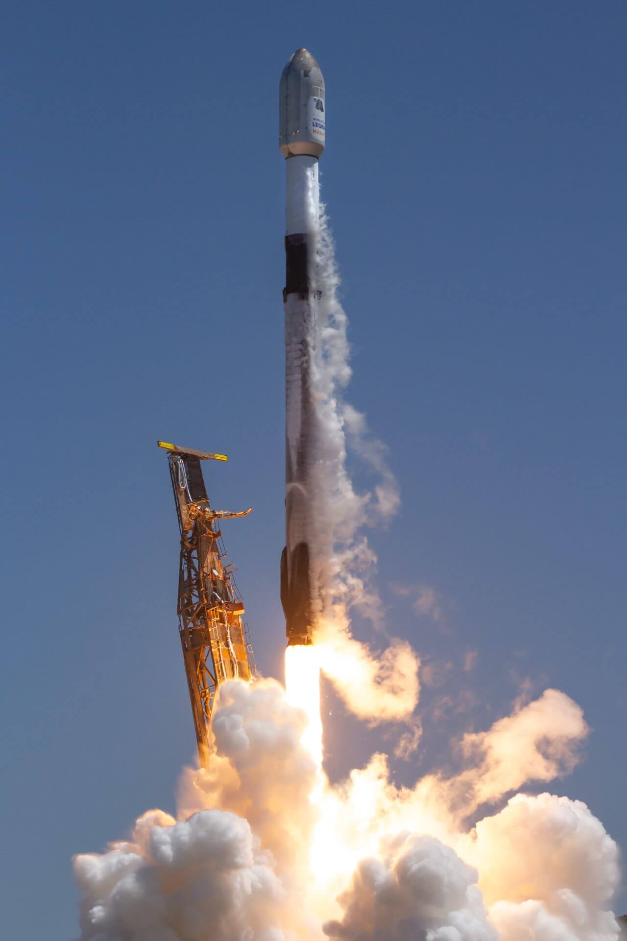 【▲ ヴァンデンバーグ宇宙軍基地から打ち上げられたファルコン9（Credit: SpaceX）】