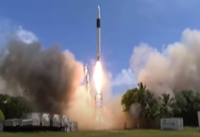 【▲ 開発段階のFalcon 1ロケット（Credit: SpaceX）】