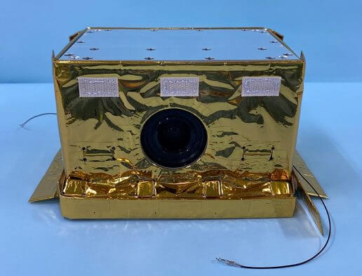 【▲ MMX探査機に搭載される超高精細カメラ（SHV）の8Kカメラ。宇宙航空研究開発機構（JAXA）のプレスリリースから引用（Credit: JAXA）】