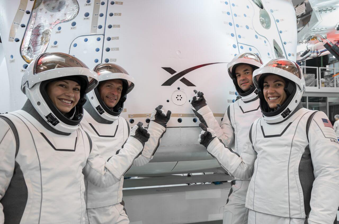 【▲ スペースXの船外活動（EVA）用宇宙服を着用した「ポラリス・ドーン」ミッションのクルー。ポラリスプログラムの公式Xアカウントから引用（Credit: Polaris）】