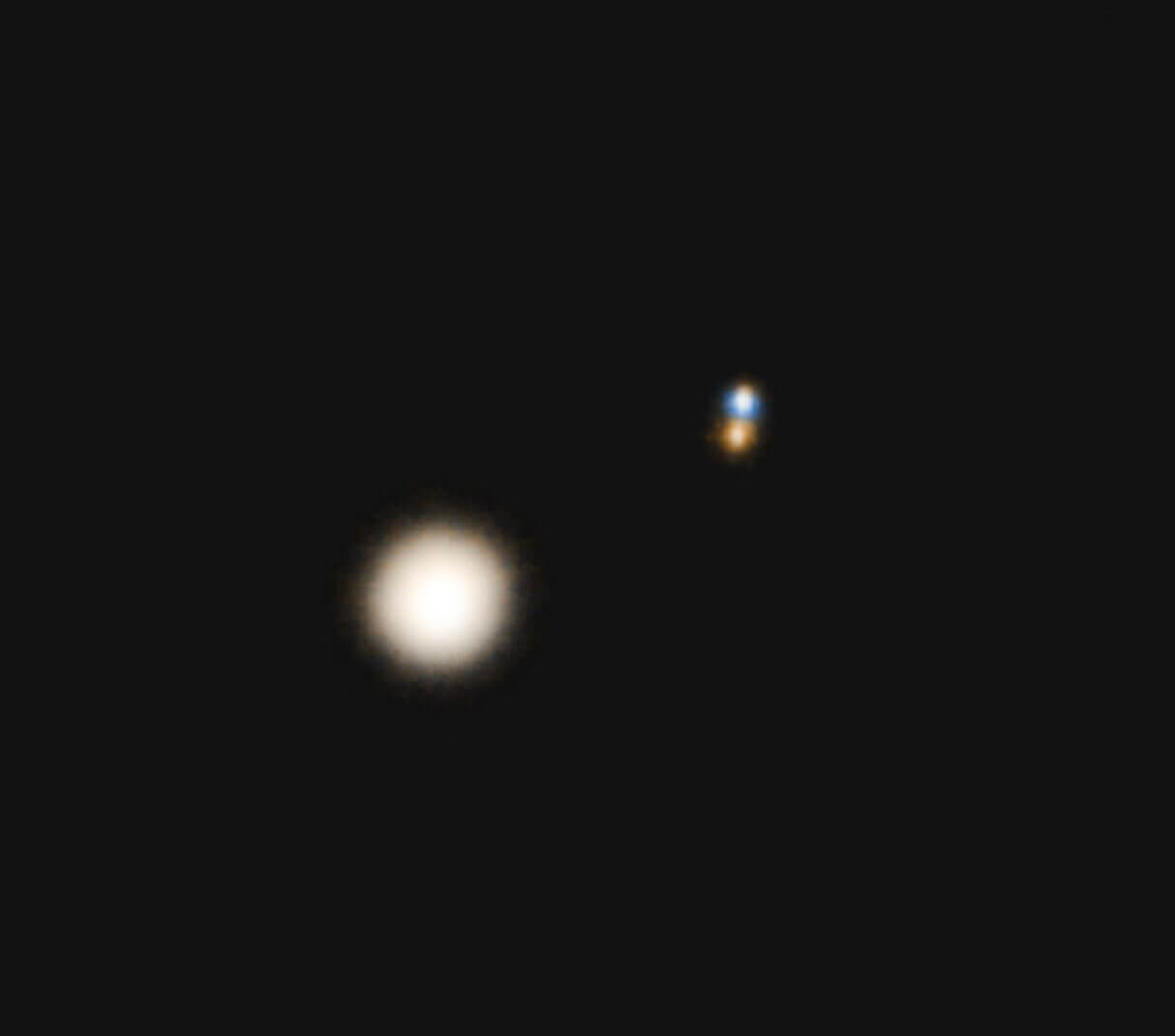 【▲ 図2: エリダヌス座40番星は、2個の恒星と1個の白色矮星で構成された三重連星です。最も明るい恒星がエリダヌス座40番星Aです。（Credit: Azhikerdude）】