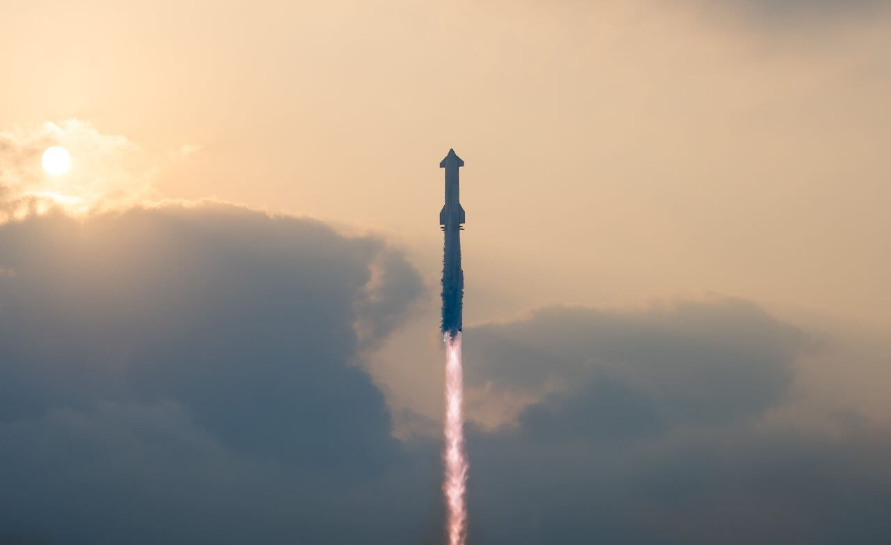 【▲ アメリカ・テキサス州にあるSpaceX（スペースX）の施設「Starbase（スターベース）」から第4回飛行試験のために打ち上げられた新型ロケット「Starship（スターシップ）」（Credit: SpaceX）】