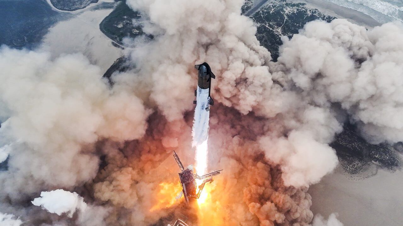 【▲ アメリカ・テキサス州にあるSpaceX（スペースX）の施設「Starbase（スターベース）」から第4回飛行試験のために打ち上げられた新型ロケット「Starship（スターシップ）」（Credit: SpaceX）】