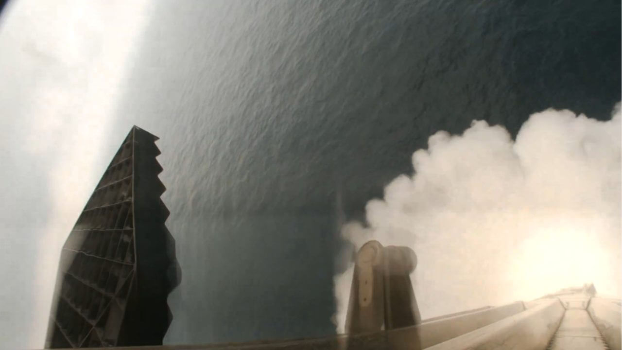 【▲ 大型ロケット「Super Heavy」がメキシコ湾に軟着水した瞬間。SpaceXが公開した動画から（Credit: SpaceX）】