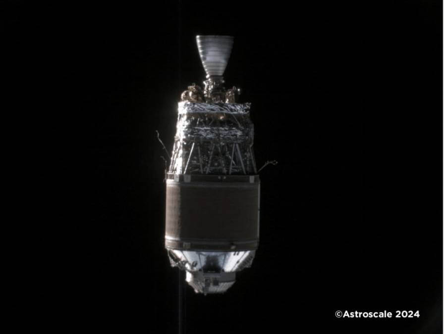 アストロスケールの実証衛星が15年前のロケットの一部を50m手前から定点観測　画像＆動画公開