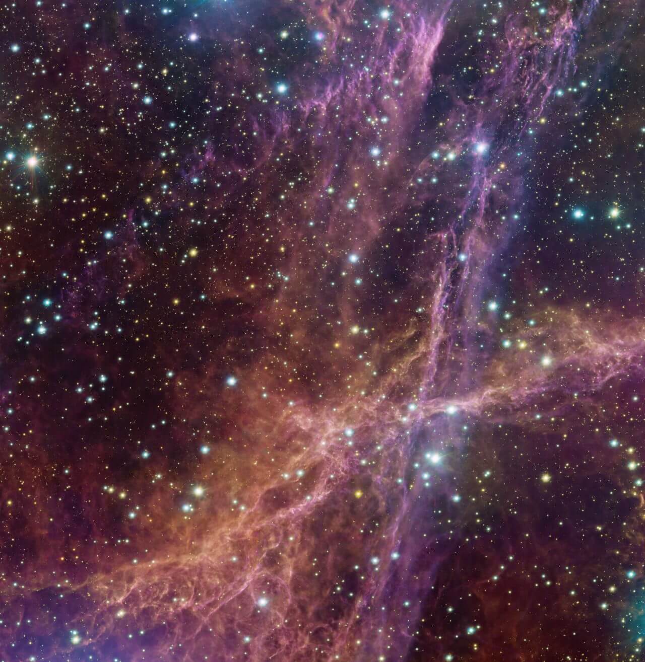 【▲ VLTサーベイ望遠鏡（VST）で撮影された「ほ座超新星残骸」のクローズアップ（Credit: ESO/VPHAS+ team. Acknowledgement: Cambridge Astronomical Survey Unit）】