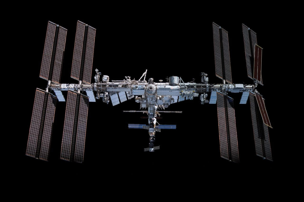 【▲ 国際宇宙ステーション（ISS）の外観。2021年11月撮影（Credit: NASA）】