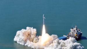 中国、捷竜三号で衛星8機を海上から打ち上げ