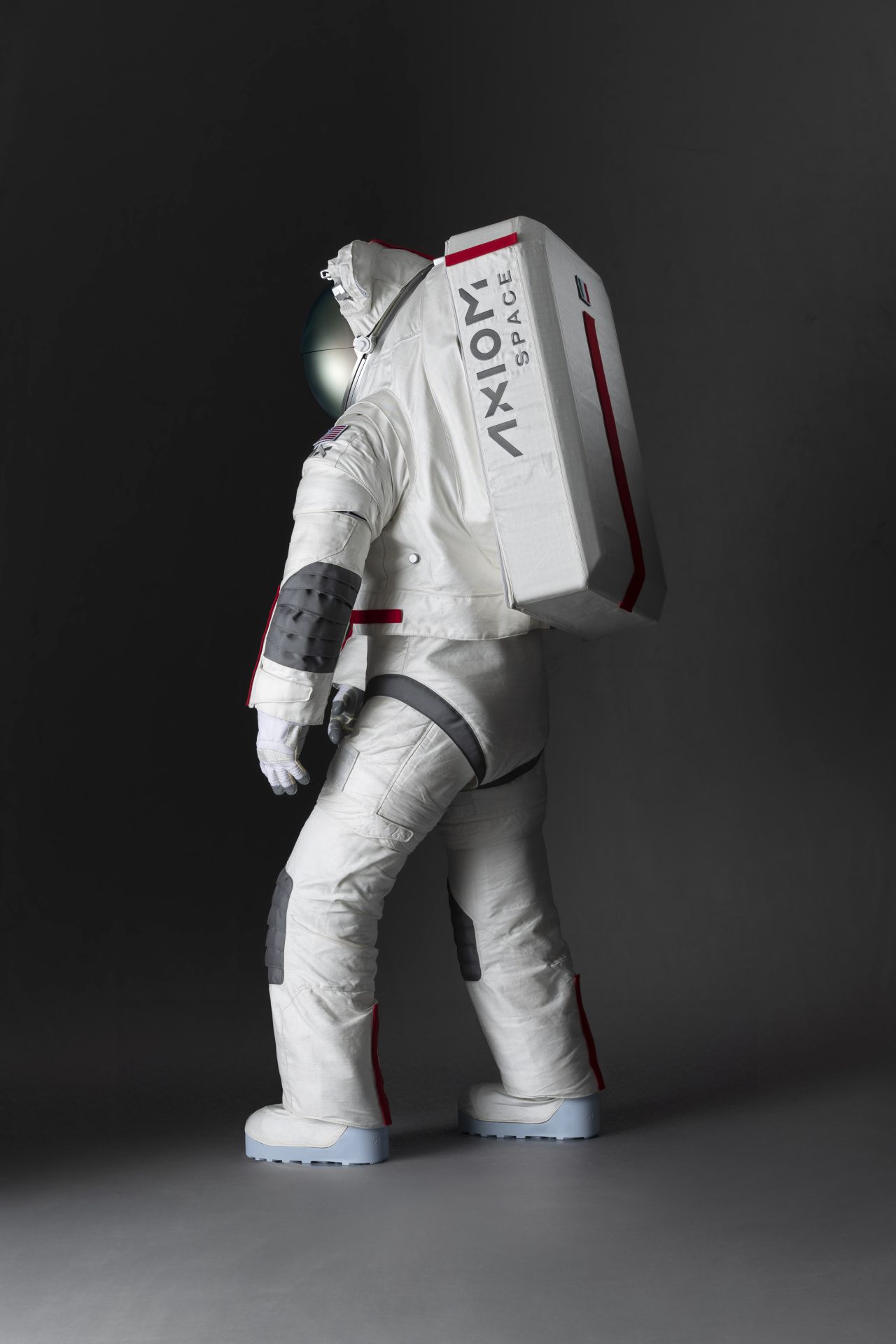 Axiom Space（アクシオム・スペース）が公開した次世代宇宙服「AxEMU」のデザイン