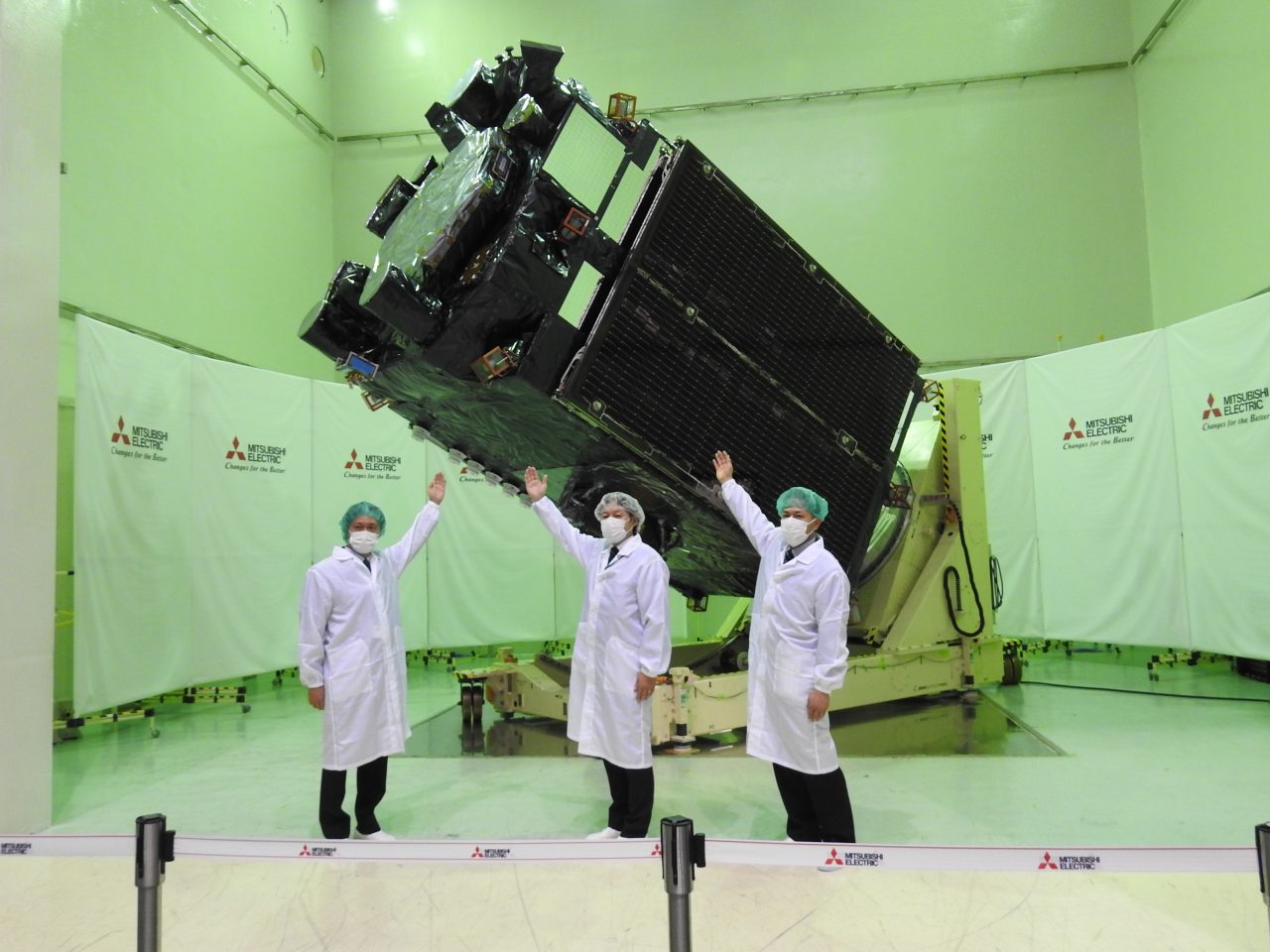 三菱電機鎌倉製作所で公開された測位衛星「みちびき」6号機（QZS-6）