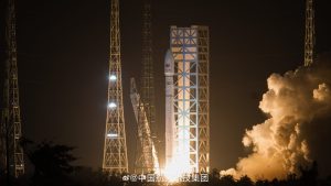 中国、商用発射場から新型ロケット「長征12号」の初打ち上げに成功