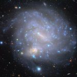 宇宙の偶然が生んだ光景：NGC 4496の双子銀河