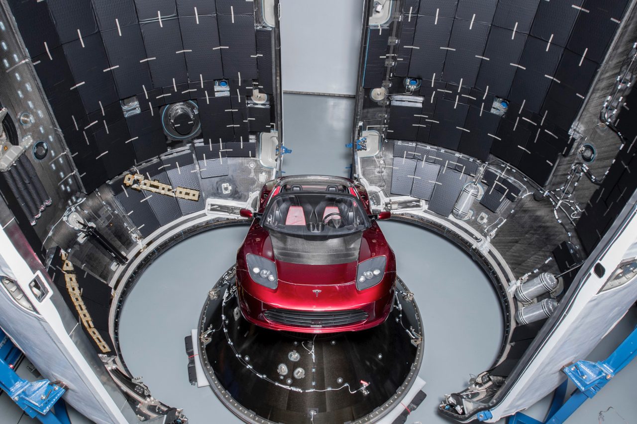 Falcon Heavy（ファルコン・ヘビー）ロケット初飛行のペイロードとして搭載されたTesla Roadster（テスラ・ロードスター）（Credit: SpaceX）